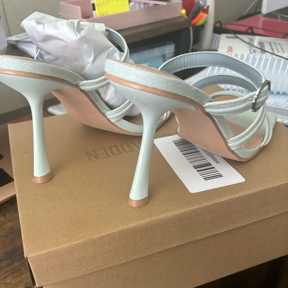 New-TRIN DENIM FABRIC - Picture 2 of 4